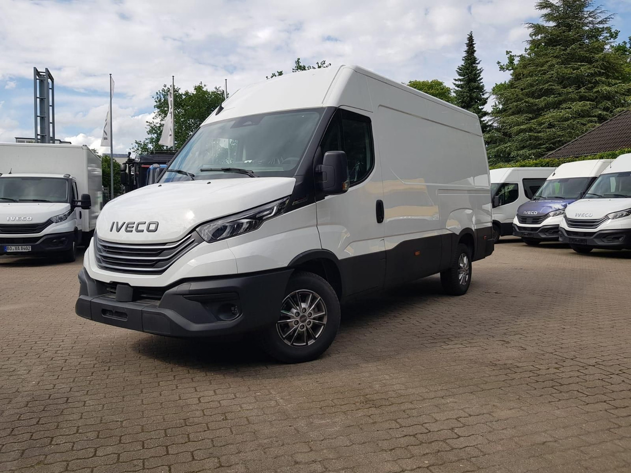 Iveco Daily 35S18HA8 V 3520L mit AHK, Rückfahrkamer... - فان: صورة 1 Iveco Daily 35S18HA8 V 3520L mit AHK, Rückfahrkamer... - فان: صورة 1