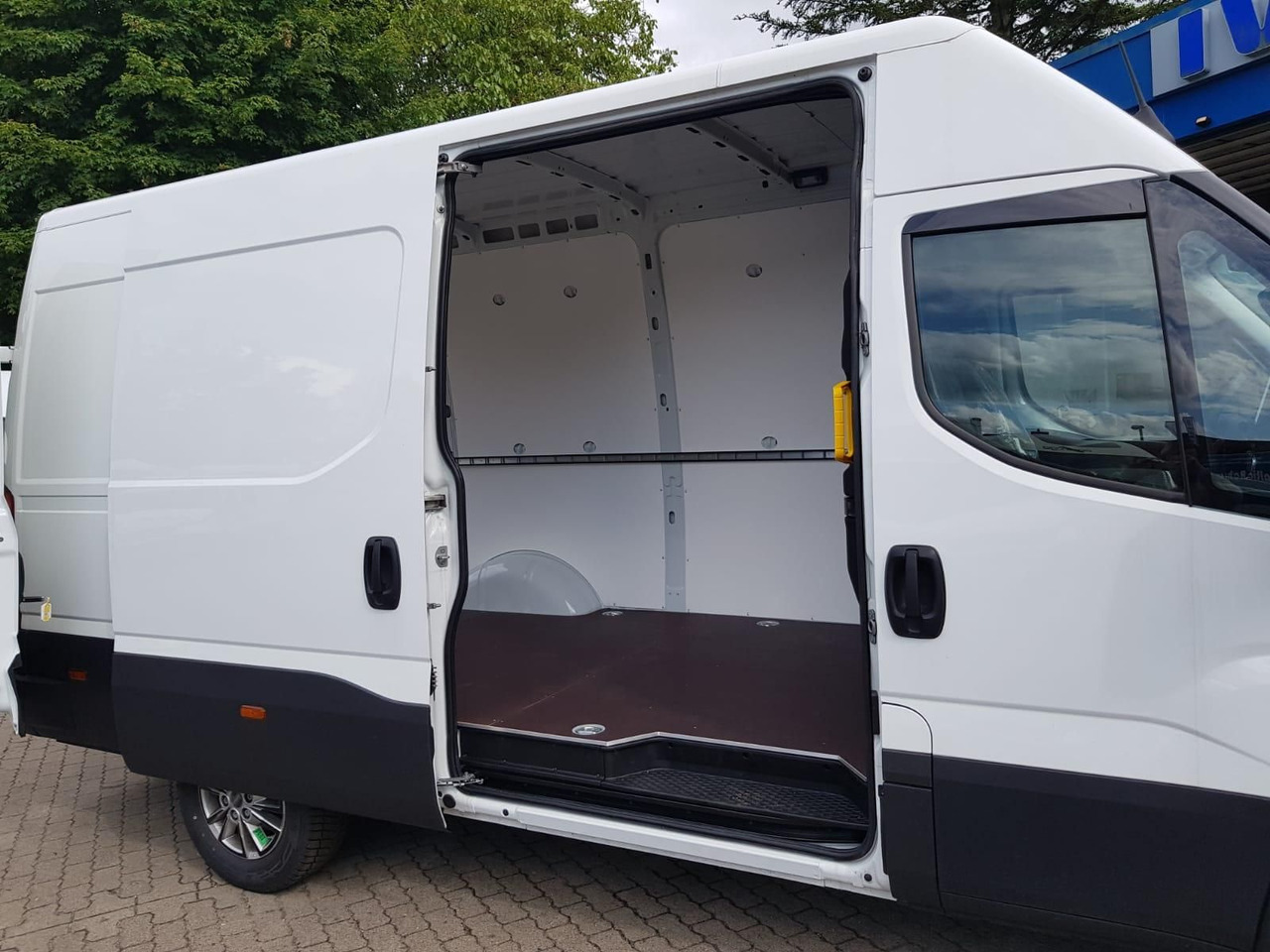 فان Iveco Daily 35S18HA8 V 3520L mit AHK, Rückfahrkamer...: صورة 9