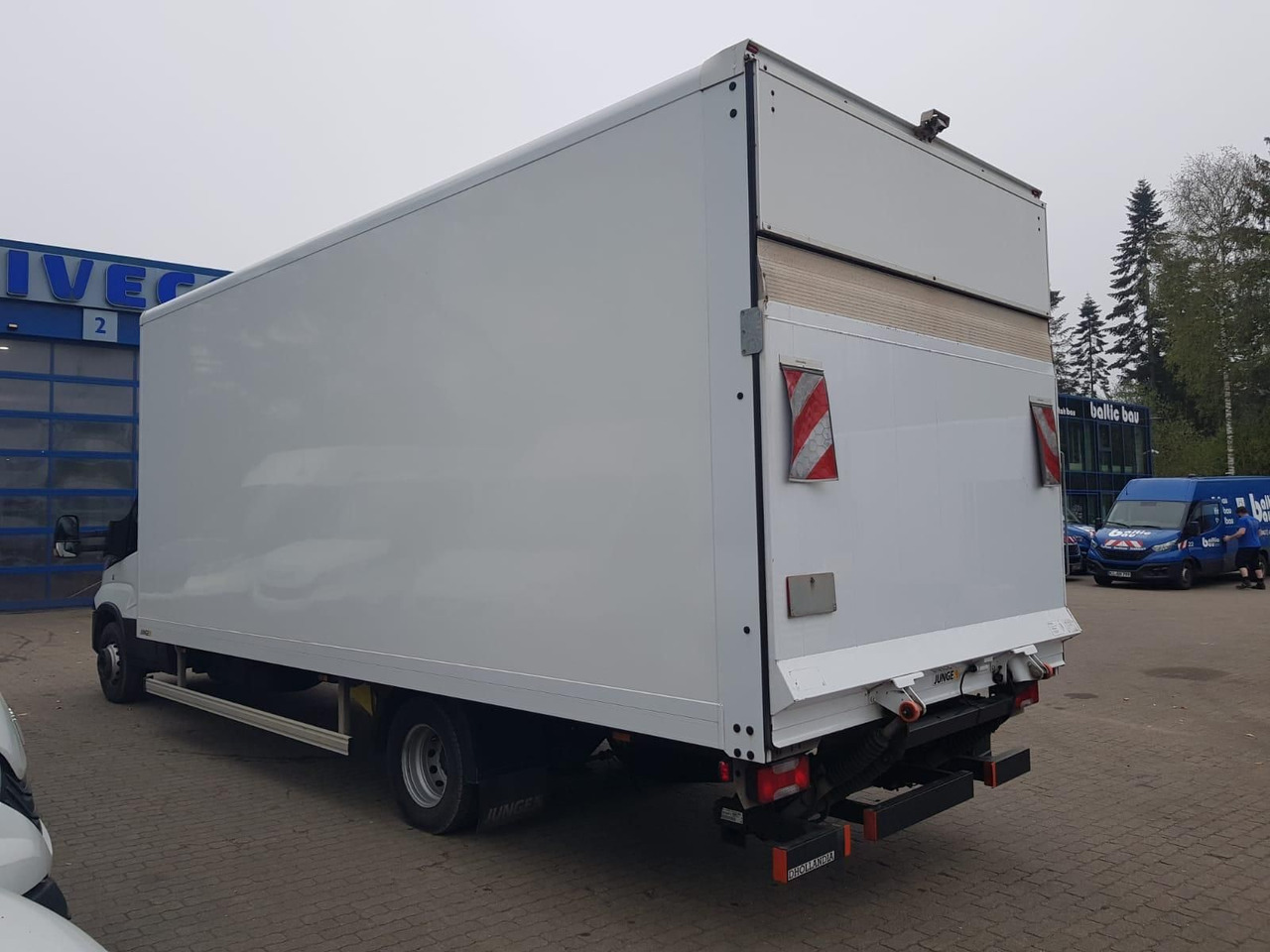 Iveco Daily 70C18HA8/P Koffer, Luftfederung, Kamera - شاحنة مغلقة الصندوق: صورة 4 Iveco Daily 70C18HA8/P Koffer, Luftfederung, Kamera - شاحنة مغلقة الصندوق: صورة 4