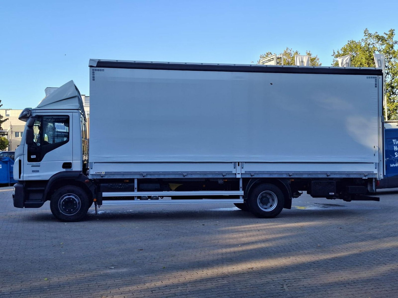 Iveco ML120E25/P JUNGE Schiebeplane LBW 1,5t AHK 18... - شاحنة: صورة 2 Iveco ML120E25/P JUNGE Schiebeplane LBW 1,5t AHK 18... - شاحنة: صورة 2