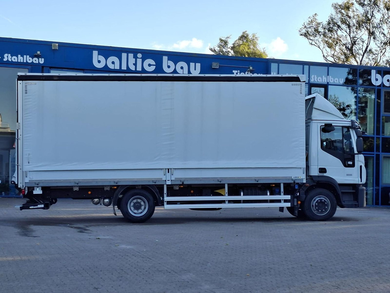 Iveco ML120E25/P JUNGE Schiebeplane LBW 1,5t AHK 18... - شاحنة: صورة 3 Iveco ML120E25/P JUNGE Schiebeplane LBW 1,5t AHK 18... - شاحنة: صورة 3