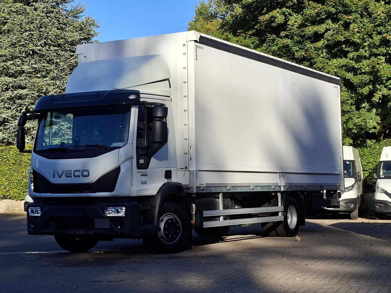 Iveco ML120E25/P JUNGE Schiebeplane LBW 1,5t AHK 18... - شاحنة: صورة 1 Iveco ML120E25/P JUNGE Schiebeplane LBW 1,5t AHK 18... - شاحنة: صورة 1