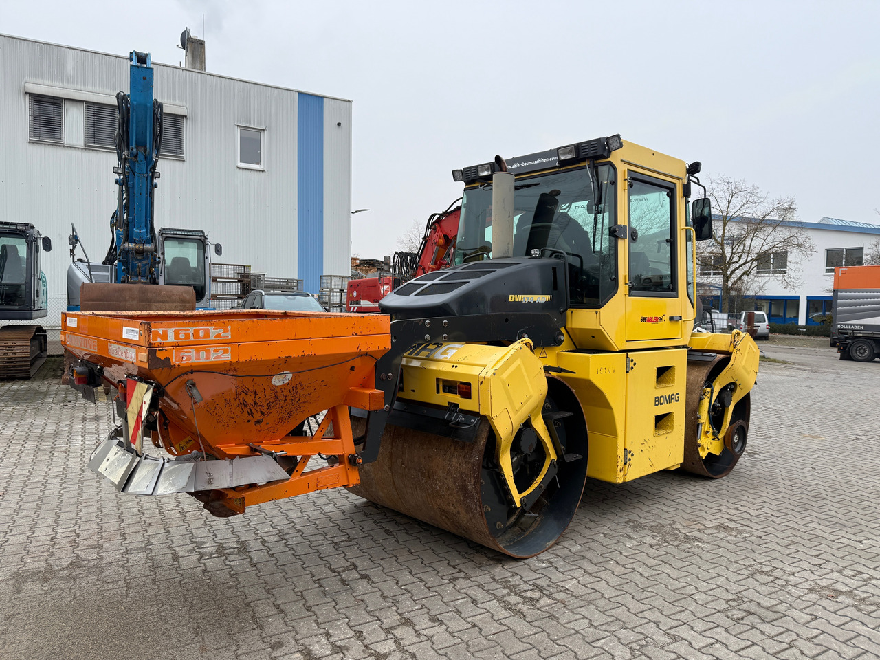 Bomag BW174 AD Tandemwalze mit Streuer - مدحلة اسفلت: صورة 4 Bomag BW174 AD Tandemwalze mit Streuer - مدحلة اسفلت: صورة 4