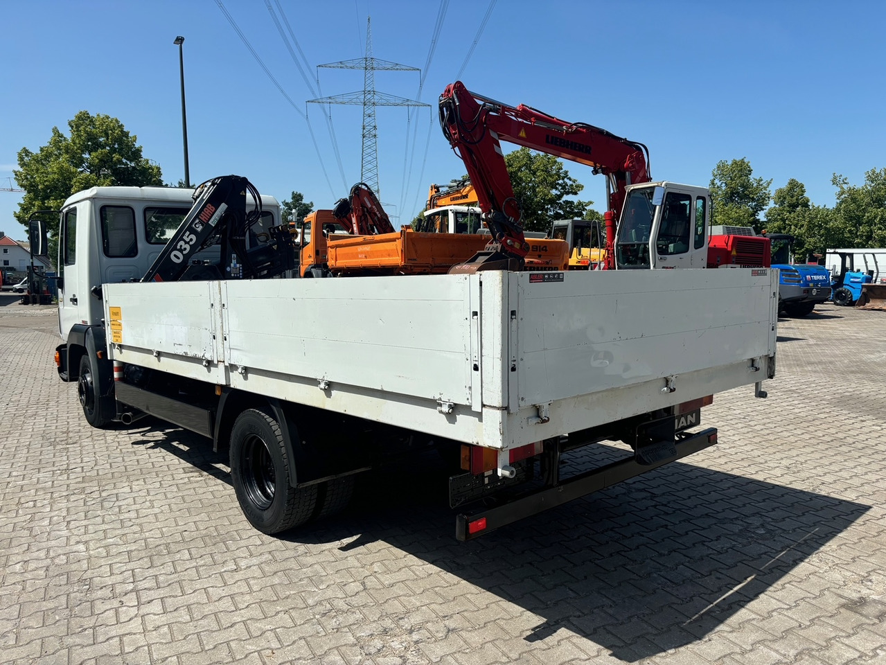 MAN 8.163 L2000 Pritsche+Kran Hiab 035 - شاحنات مسطحة, شاحنة كرين: صورة 4 MAN 8.163 L2000 Pritsche+Kran Hiab 035 - شاحنات مسطحة, شاحنة كرين: صورة 4