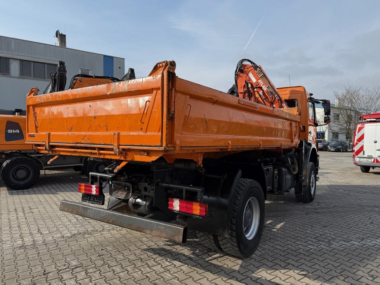 Mercedes-Benz 1833 Axor Kipper Kran Allrad - شاحنة قلاب, شاحنة كرين: صورة 4 Mercedes-Benz 1833 Axor Kipper Kran Allrad - شاحنة قلاب, شاحنة كرين: صورة 4