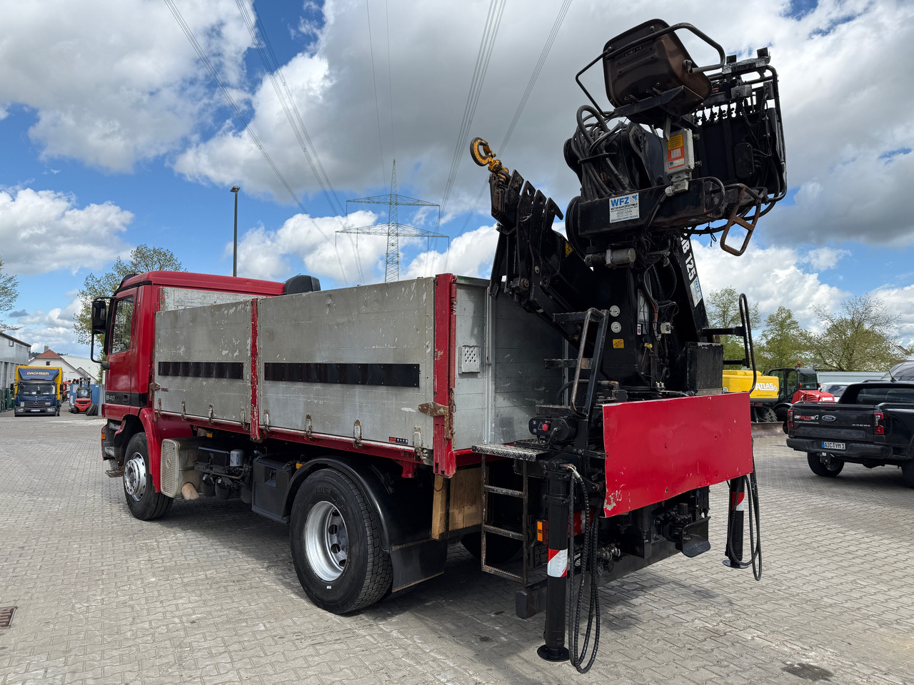 Mercedes-Benz 1840 Actros 2-Seiten-Kipper mit Kran Hiab 125-3 mit Funk - شاحنات مسطحة, شاحنة كرين: صورة 5 Mercedes-Benz 1840 Actros 2-Seiten-Kipper mit Kran Hiab 125-3 mit Funk - شاحنات مسطحة, شاحنة كرين: صورة 5