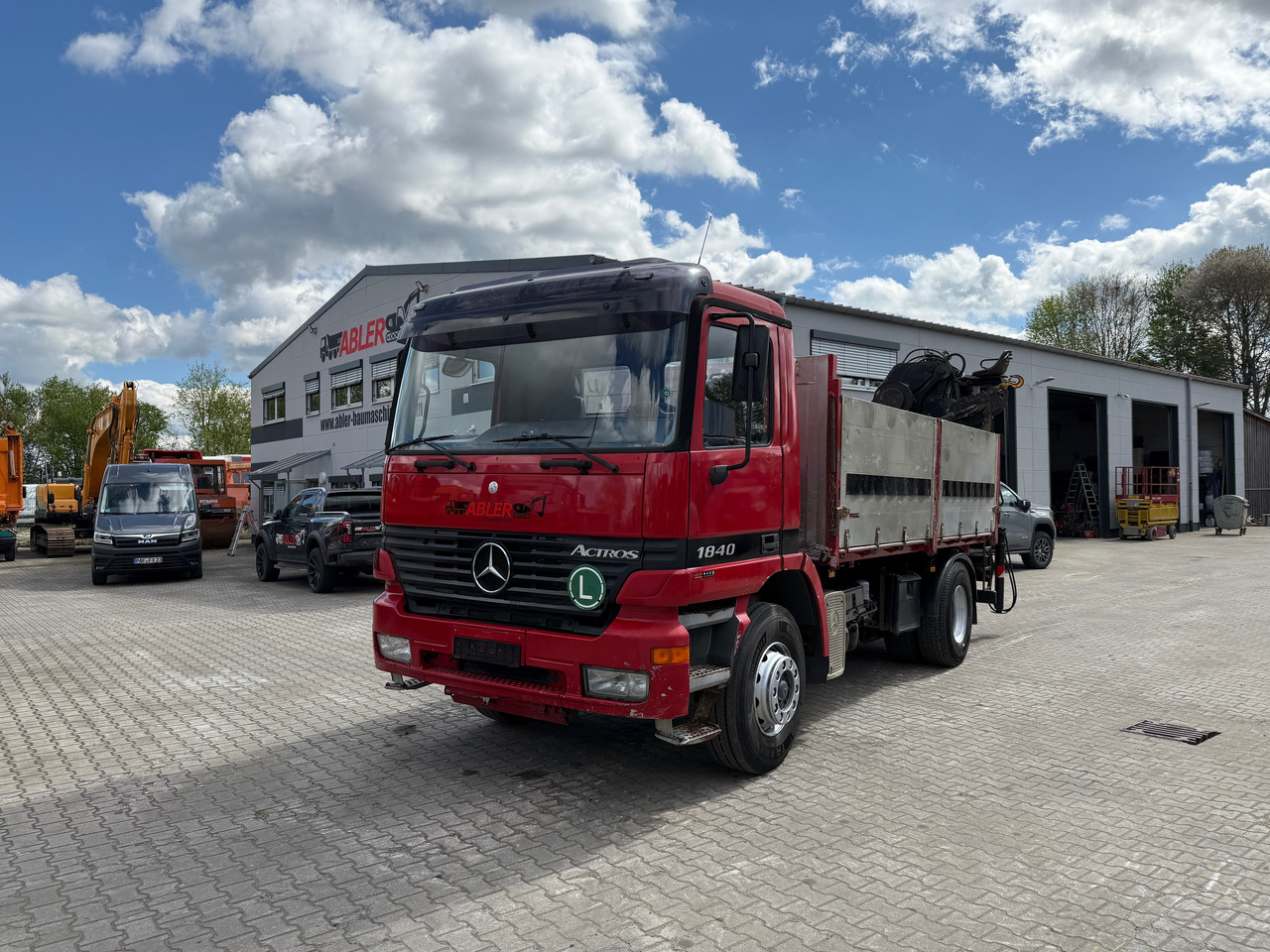 Mercedes-Benz 1840 Actros 2-Seiten-Kipper mit Kran Hiab 125-3 mit Funk - شاحنات مسطحة, شاحنة كرين: صورة 2 Mercedes-Benz 1840 Actros 2-Seiten-Kipper mit Kran Hiab 125-3 mit Funk - شاحنات مسطحة, شاحنة كرين: صورة 2