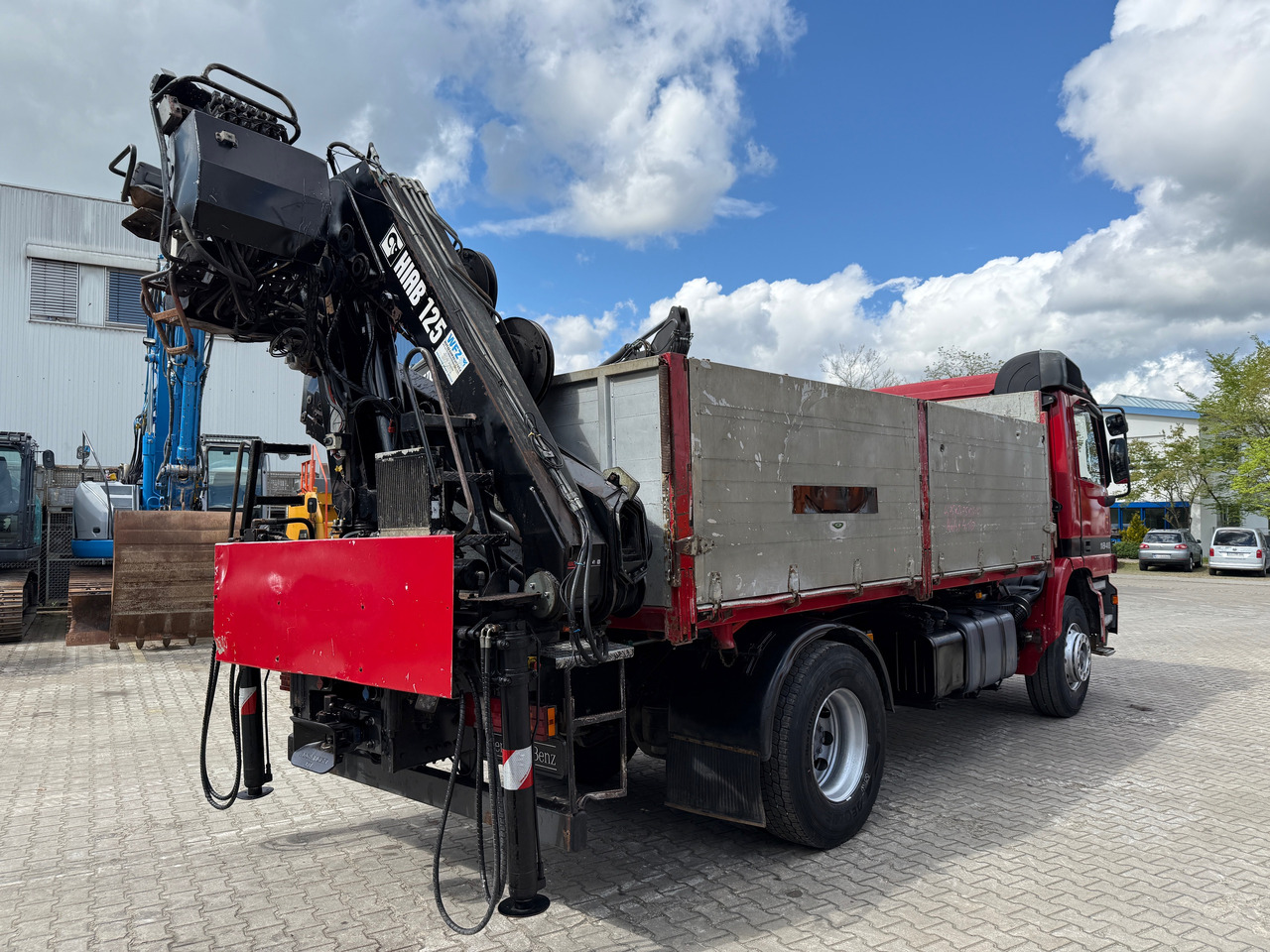 Mercedes-Benz 1840 Actros 2-Seiten-Kipper mit Kran Hiab 125-3 mit Funk - شاحنات مسطحة, شاحنة كرين: صورة 4 Mercedes-Benz 1840 Actros 2-Seiten-Kipper mit Kran Hiab 125-3 mit Funk - شاحنات مسطحة, شاحنة كرين: صورة 4
