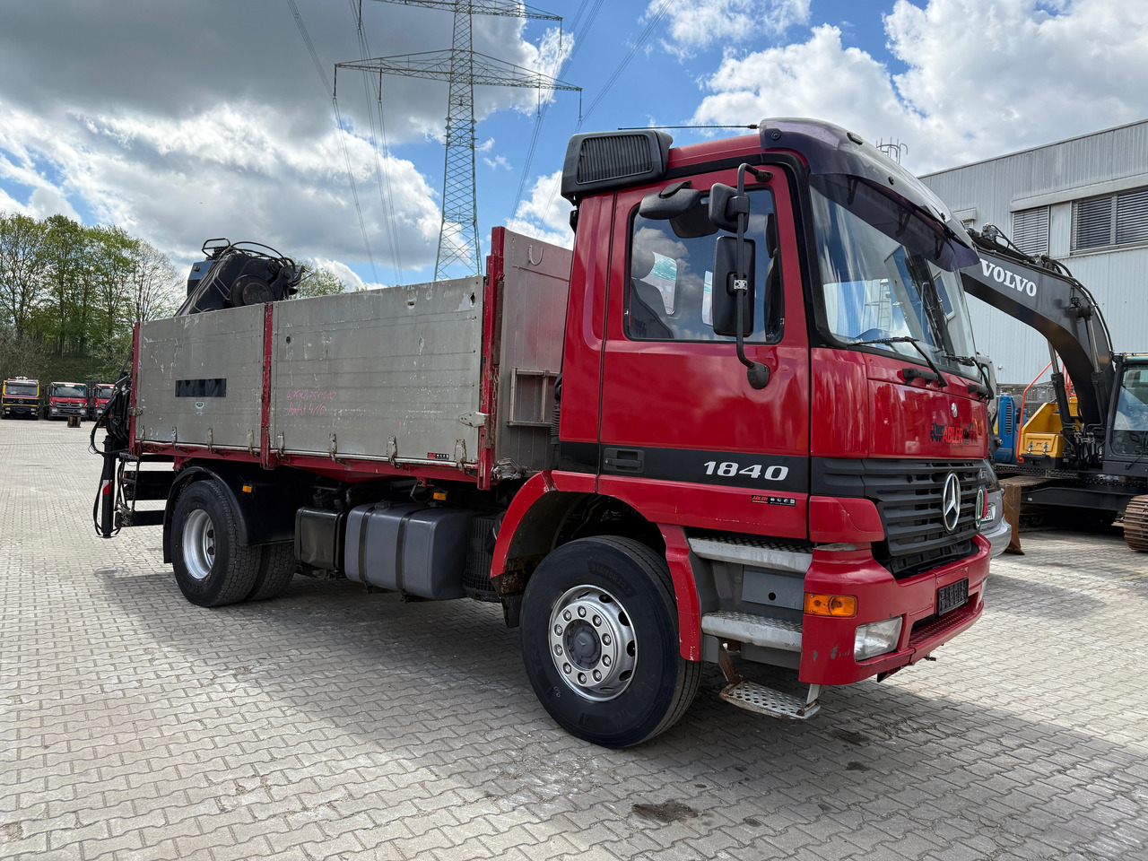 Mercedes-Benz 1840 Actros 2-Seiten-Kipper mit Kran Hiab 125-3 mit Funk - شاحنات مسطحة, شاحنة كرين: صورة 3 Mercedes-Benz 1840 Actros 2-Seiten-Kipper mit Kran Hiab 125-3 mit Funk - شاحنات مسطحة, شاحنة كرين: صورة 3