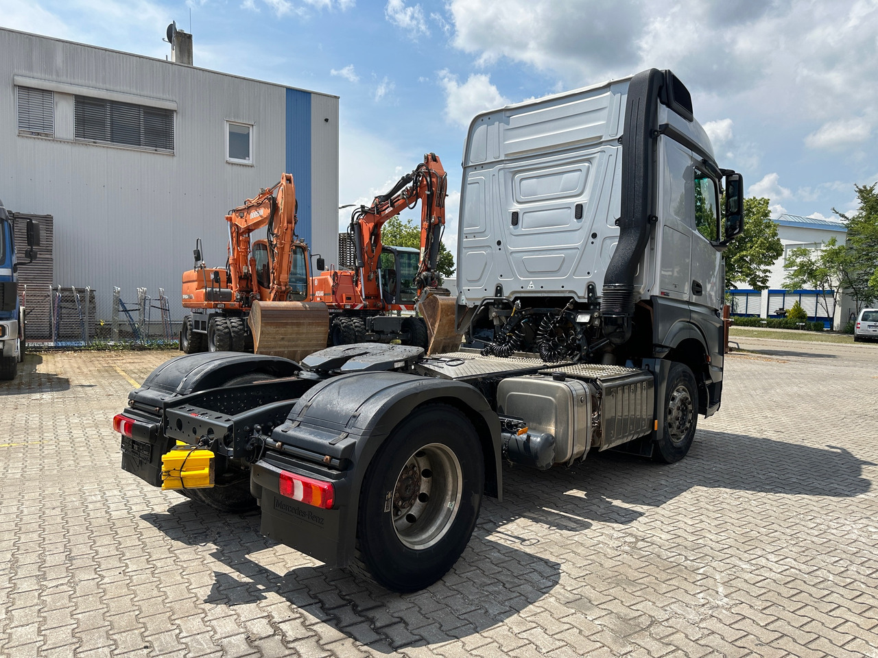 Mercedes-Benz 1845 Arocs SZM Kipphydraulik Mischerantrieb - وحدة جر: صورة 4 Mercedes-Benz 1845 Arocs SZM Kipphydraulik Mischerantrieb - وحدة جر: صورة 4