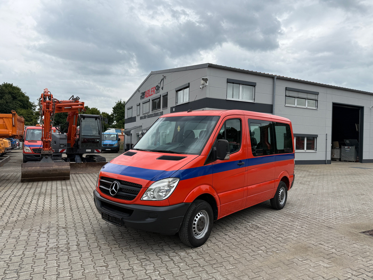 Mercedes-Benz 211 CDI Kombi AHK - سيارة: صورة 2 Mercedes-Benz 211 CDI Kombi AHK - سيارة: صورة 2