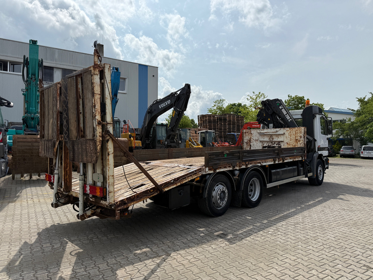 Mercedes-Benz 2535 Actros MP1 Baumaschinentransporter mit Kran und Rampen - شاحنة نقل سيارات شاحنة, شاحنة كرين: صورة 4 Mercedes-Benz 2535 Actros MP1 Baumaschinentransporter mit Kran und Rampen - شاحنة نقل سيارات شاحنة, شاحنة كرين: صورة 4