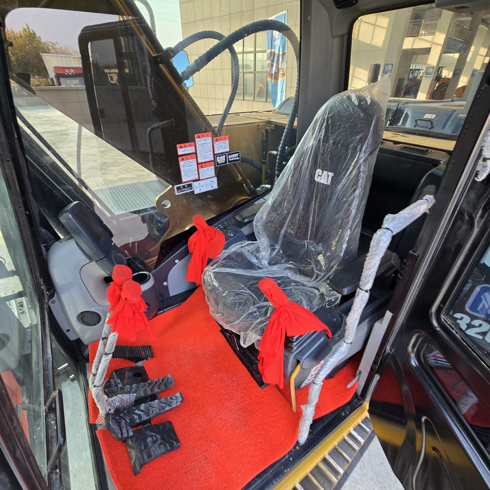 حفارة CATERPILLAR 320D: صورة 14 حفارة CATERPILLAR 320D: صورة 14