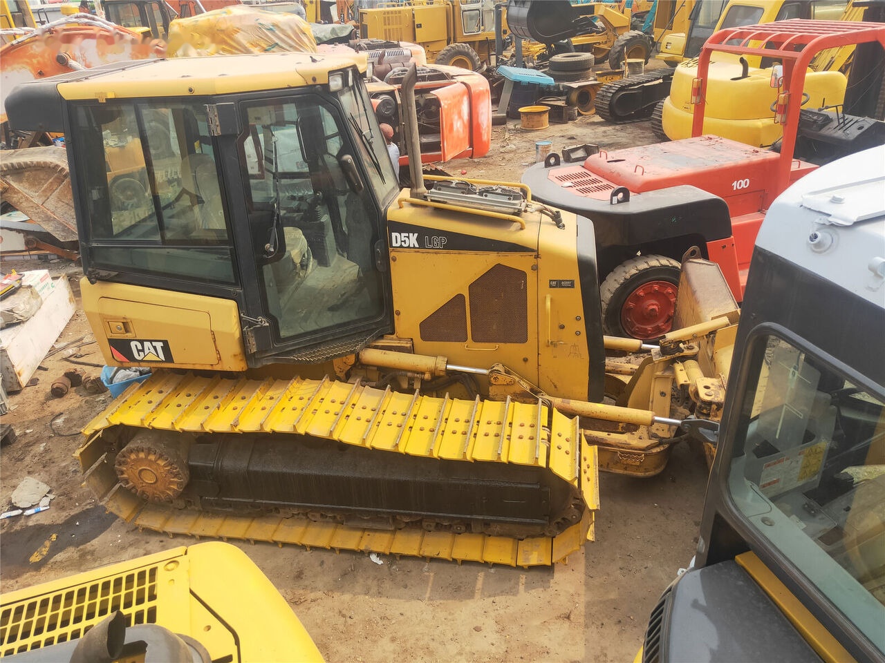 Caterpillar D5K - جرافة: صورة 4 Caterpillar D5K - جرافة: صورة 4