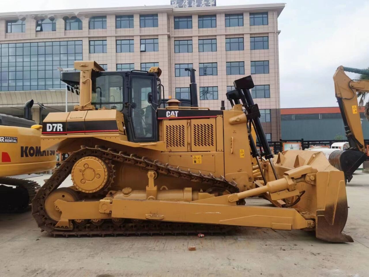 Caterpillar D7R - جرافة: صورة 3 Caterpillar D7R - جرافة: صورة 3