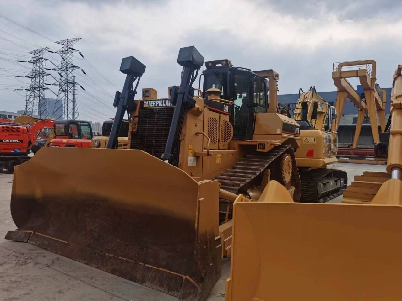 Caterpillar D7R - جرافة: صورة 2 Caterpillar D7R - جرافة: صورة 2