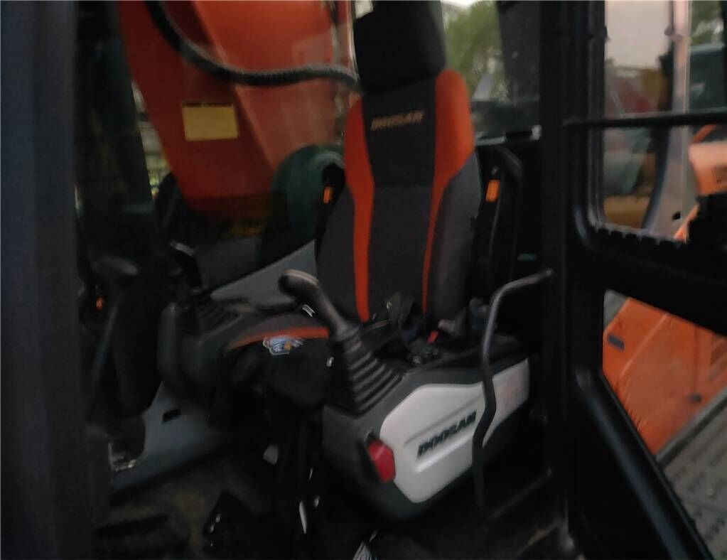 Doosan DX 530 LC-5 - حفار زحاف: صورة 3 Doosan DX 530 LC-5 - حفار زحاف: صورة 3