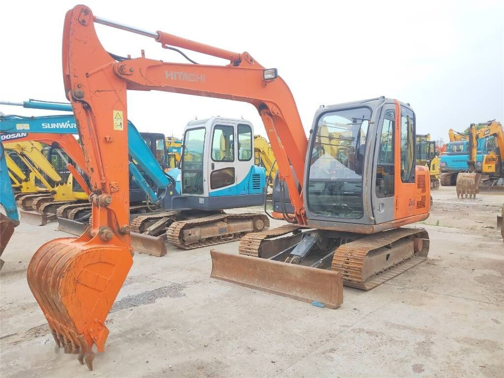 Hitachi ZX60 - حفارة مُصَّغرة: صورة 1 Hitachi ZX60 - حفارة مُصَّغرة: صورة 1