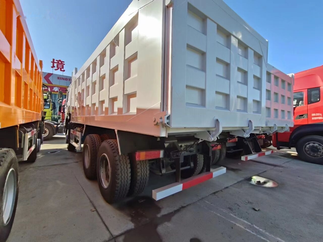 Howo New - شاحنة قلاب: صورة 2 Howo New - شاحنة قلاب: صورة 2