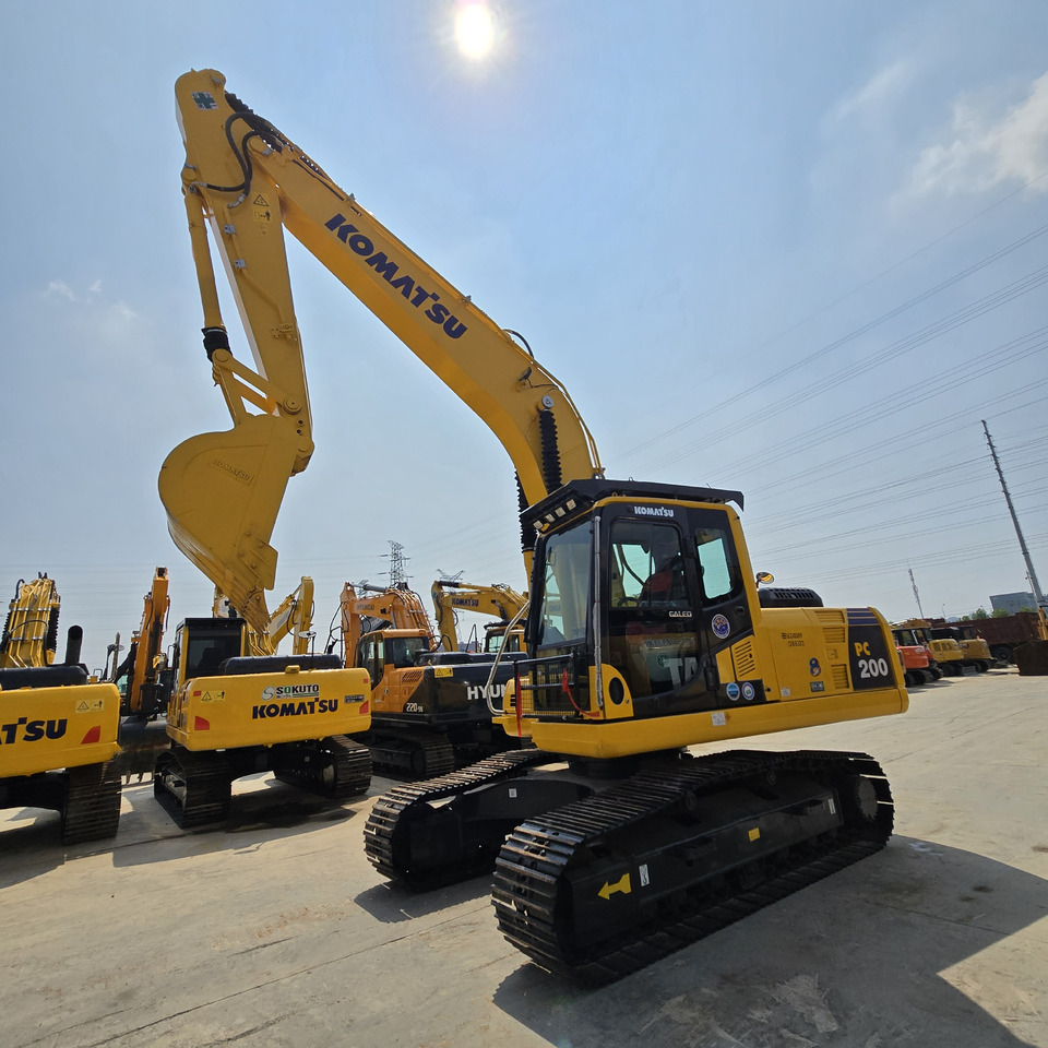 KOMATSU PC200-8 - حفارة: صورة 2 KOMATSU PC200-8 - حفارة: صورة 2