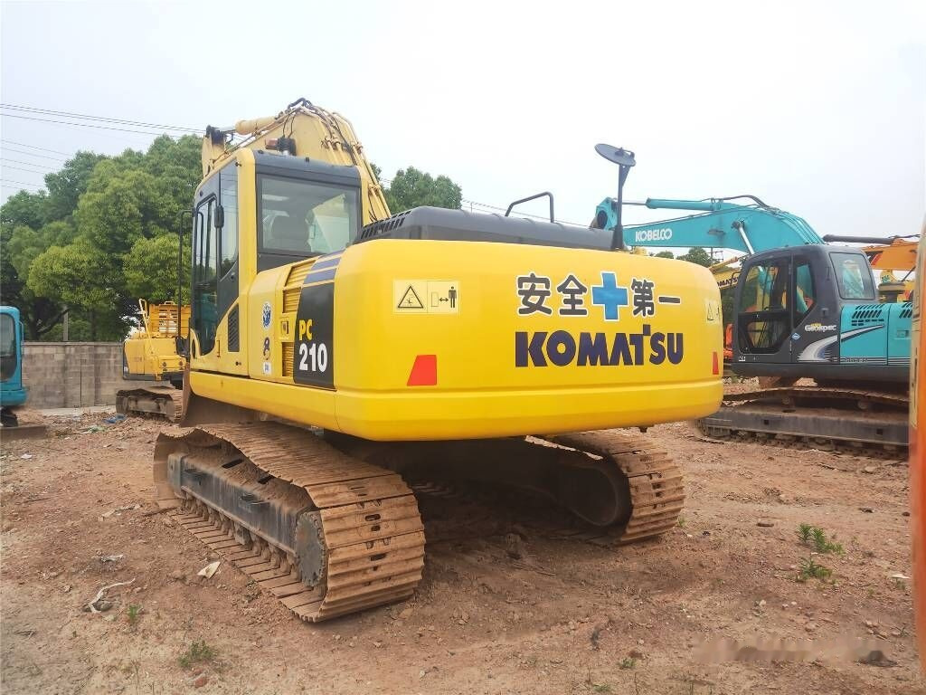 Komatsu PC210-8 - حفار زحاف: صورة 2 Komatsu PC210-8 - حفار زحاف: صورة 2