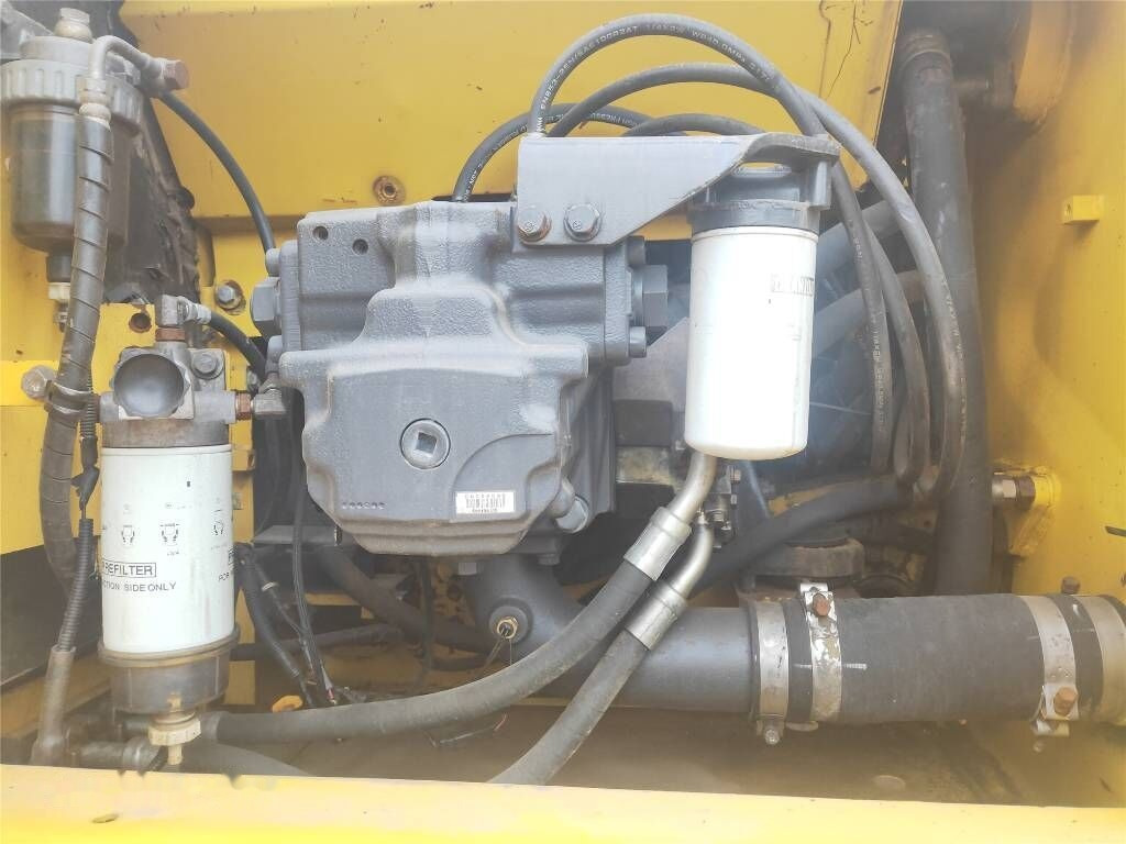 Komatsu PC210-8 - حفار زحاف: صورة 4 Komatsu PC210-8 - حفار زحاف: صورة 4