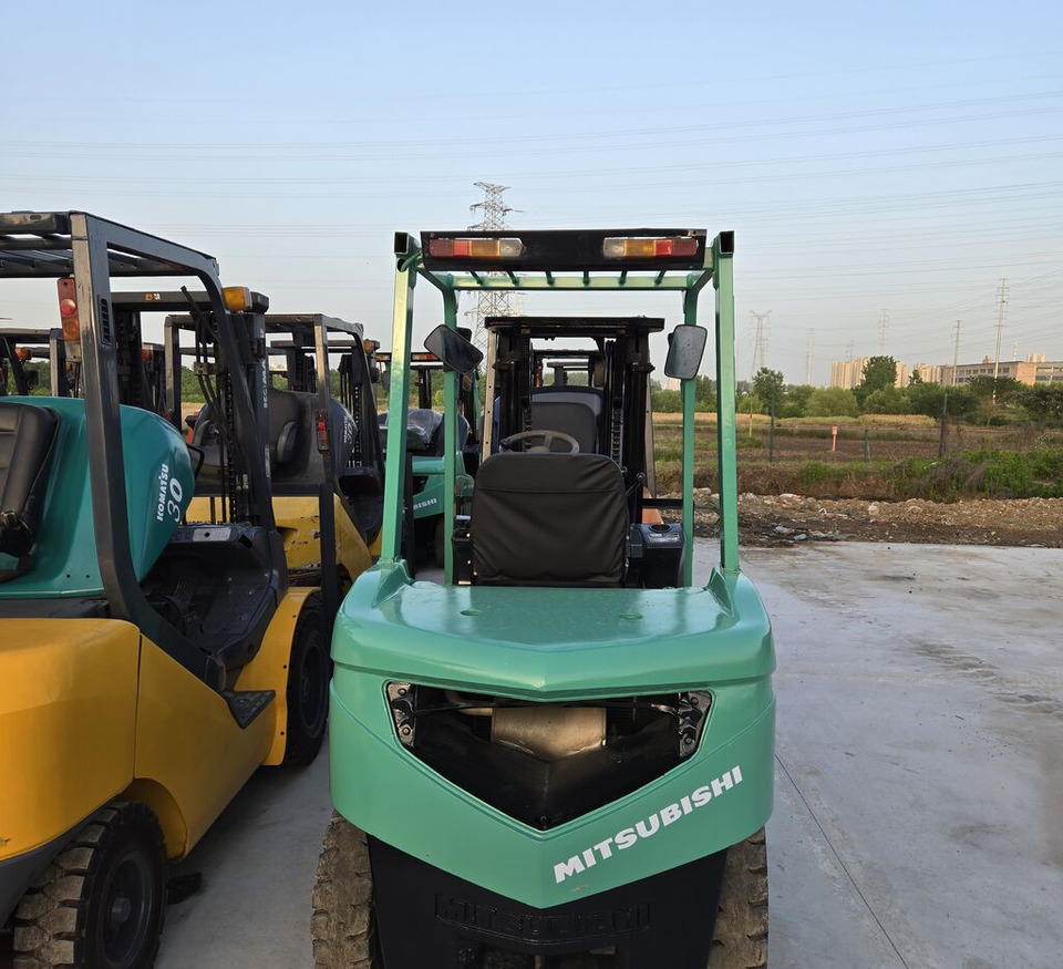 Mitsubishi FD30 with swing fork - رافعة شوكية ديزل: صورة 5 Mitsubishi FD30 with swing fork - رافعة شوكية ديزل: صورة 5