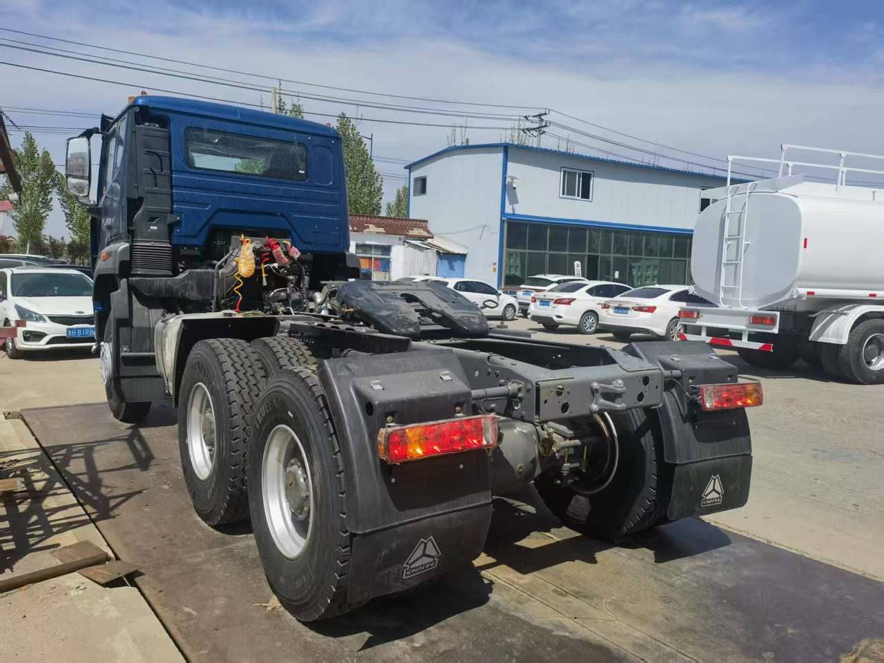 Sinotruk HOHAN 6*4 tractor - وحدة جر: صورة 4 Sinotruk HOHAN 6*4 tractor - وحدة جر: صورة 4