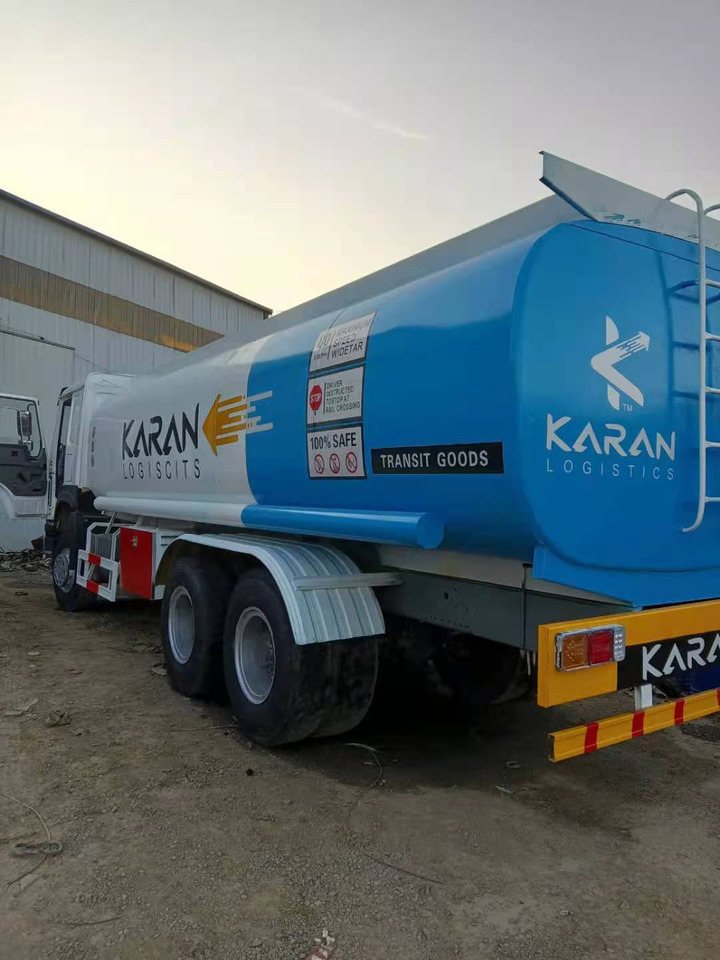 شاحنة صهريج Sinotruk HOWO 24 cubic tank truck: صورة 7