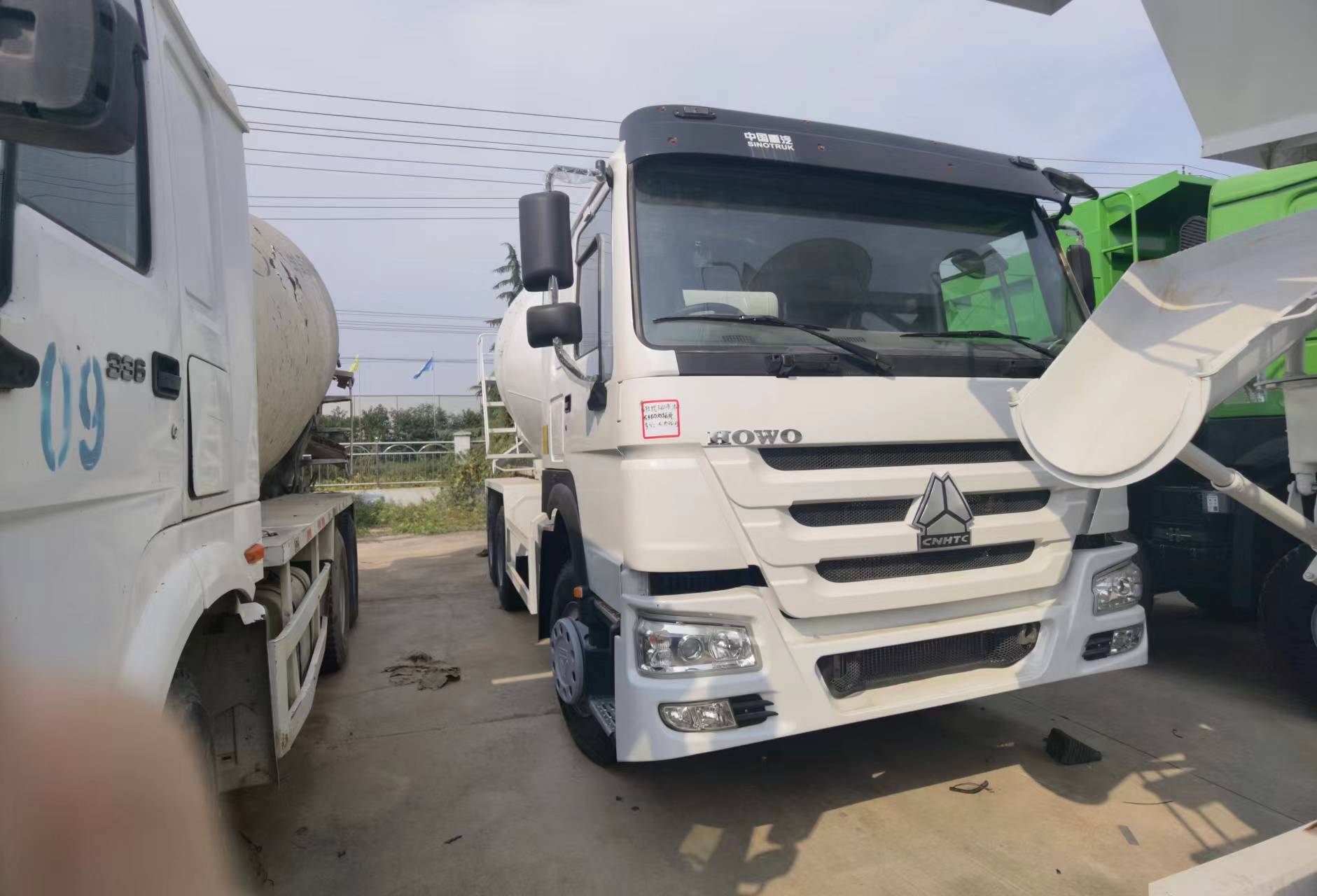 Sinotruk HOWO 371 6*4 Concrete mixer truck - شاحنة خلاطة خرسانة: صورة 5 Sinotruk HOWO 371 6*4 Concrete mixer truck - شاحنة خلاطة خرسانة: صورة 5