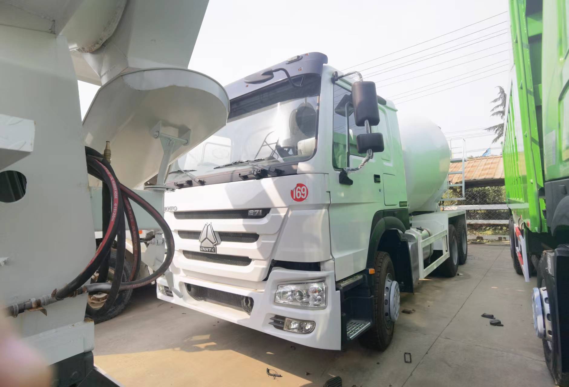 Sinotruk HOWO 371 6*4 Concrete mixer truck - شاحنة خلاطة خرسانة: صورة 3 Sinotruk HOWO 371 6*4 Concrete mixer truck - شاحنة خلاطة خرسانة: صورة 3