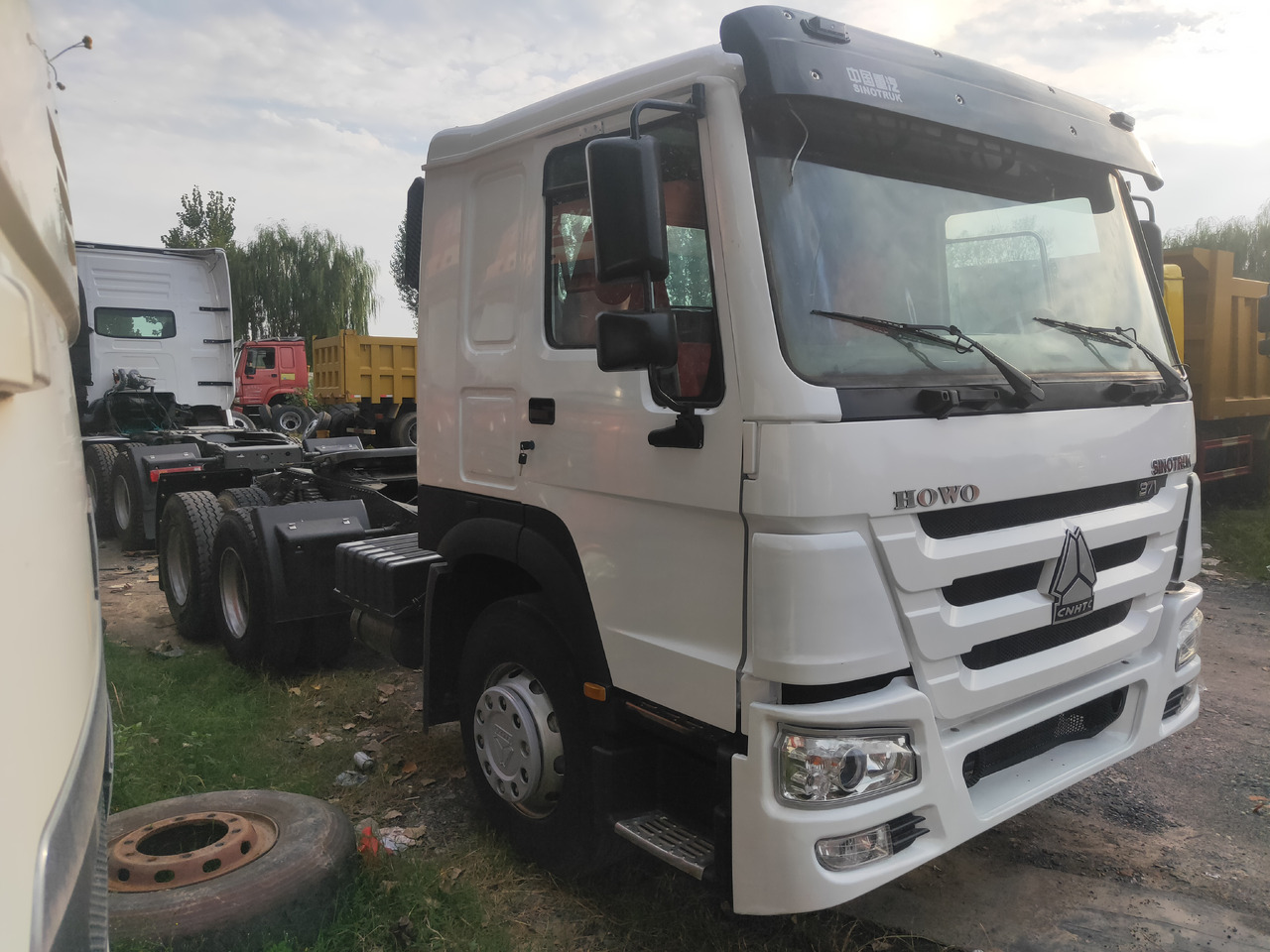 وحدة جر Sinotruk HOWO 371 6*4 Tractor: صورة 11 وحدة جر Sinotruk HOWO 371 6*4 Tractor: صورة 11