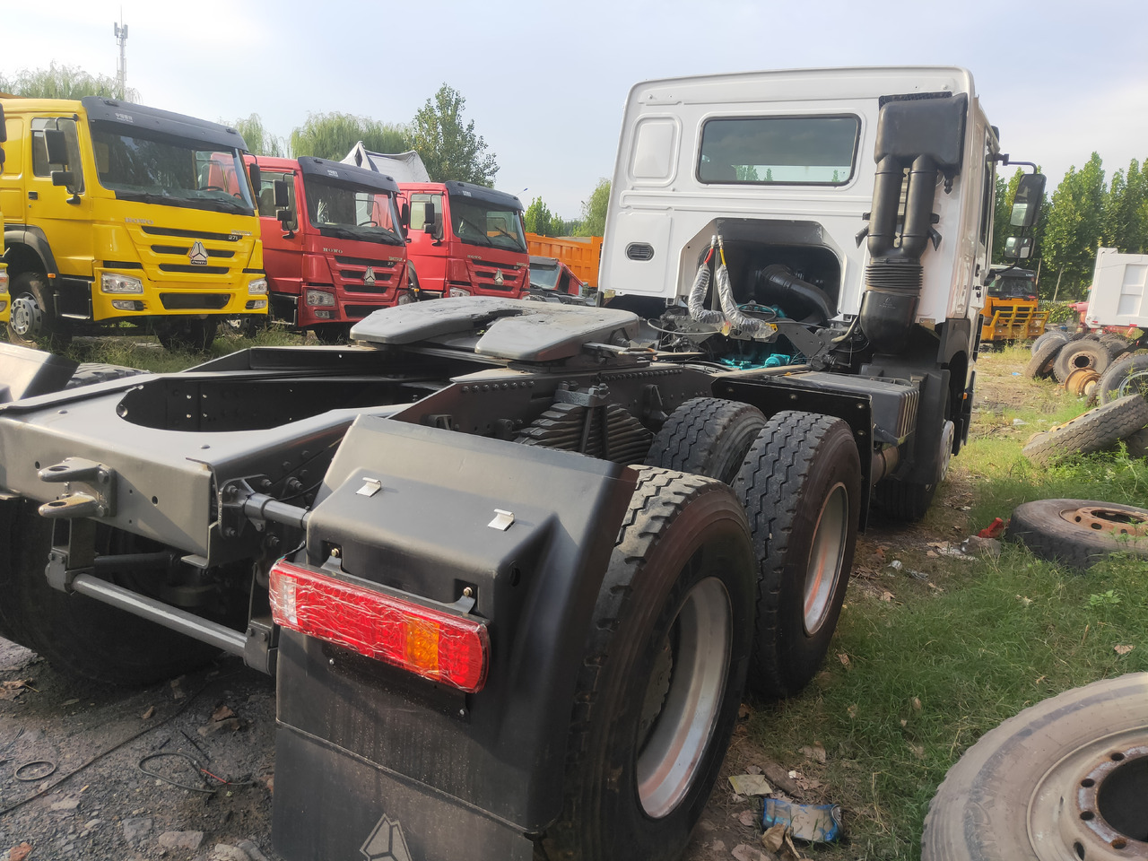 وحدة جر Sinotruk HOWO 371 6*4 Tractor: صورة 10 وحدة جر Sinotruk HOWO 371 6*4 Tractor: صورة 10