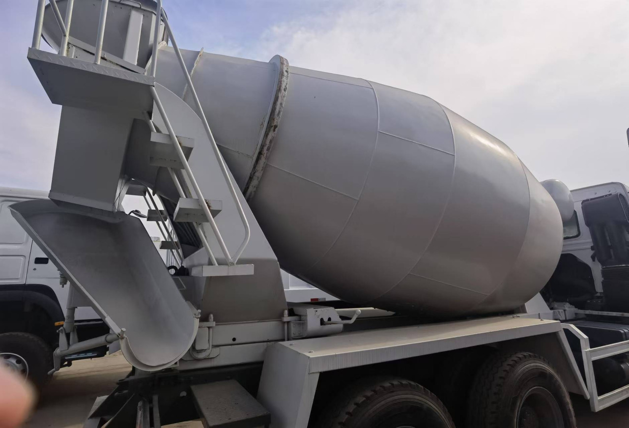 Sinotruk HOWO 371 Concrete mixer truck - شاحنة خلاطة خرسانة: صورة 3 Sinotruk HOWO 371 Concrete mixer truck - شاحنة خلاطة خرسانة: صورة 3