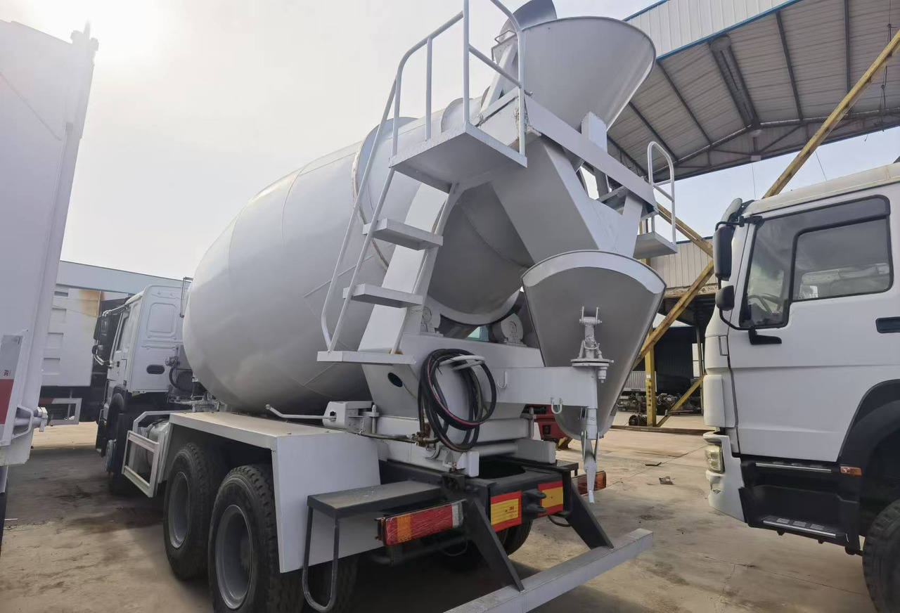 Sinotruk HOWO 371 Concrete mixer truck - شاحنة خلاطة خرسانة: صورة 5 Sinotruk HOWO 371 Concrete mixer truck - شاحنة خلاطة خرسانة: صورة 5