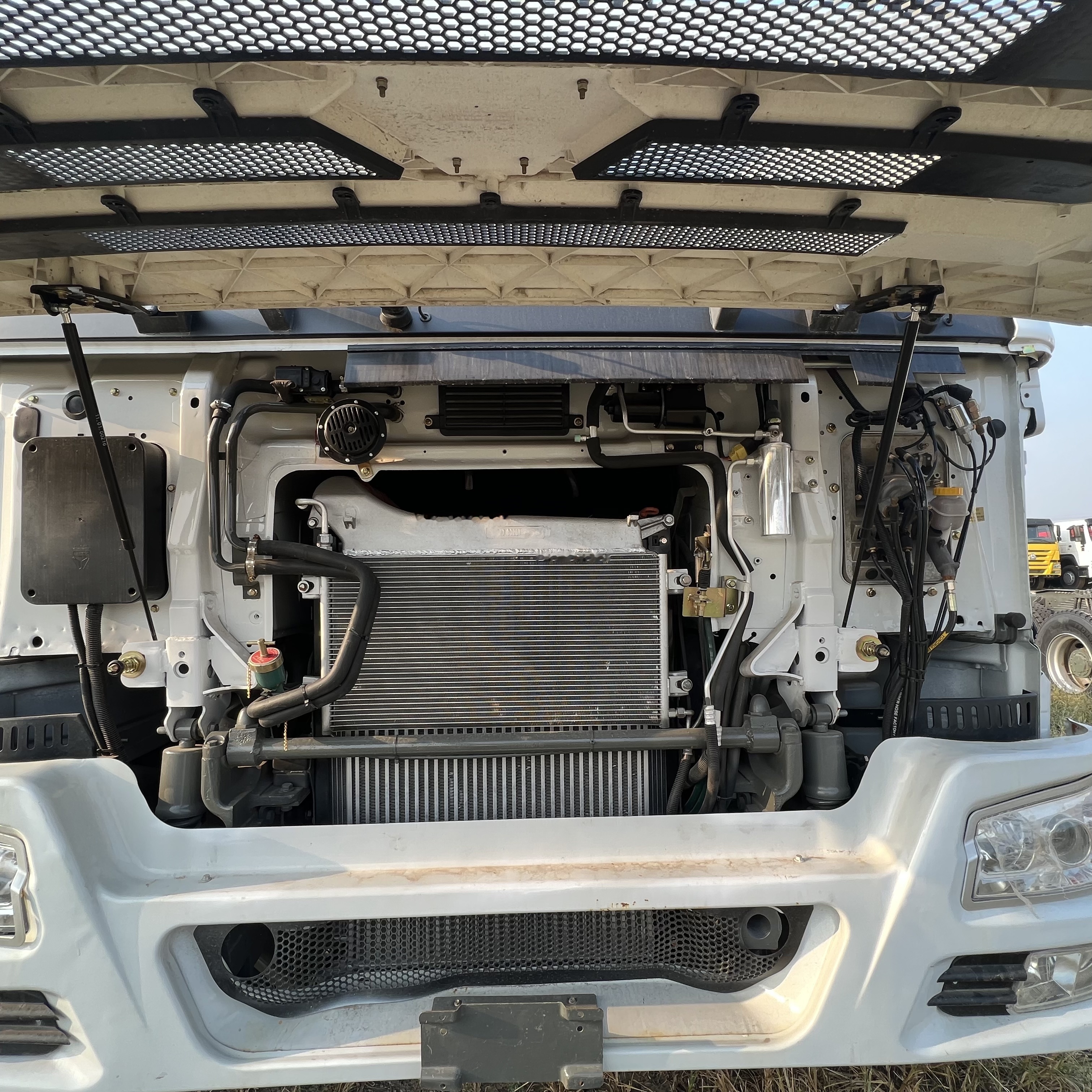 Sinotruk HOWO 371 Tractor - وحدة جر: صورة 3 Sinotruk HOWO 371 Tractor - وحدة جر: صورة 3
