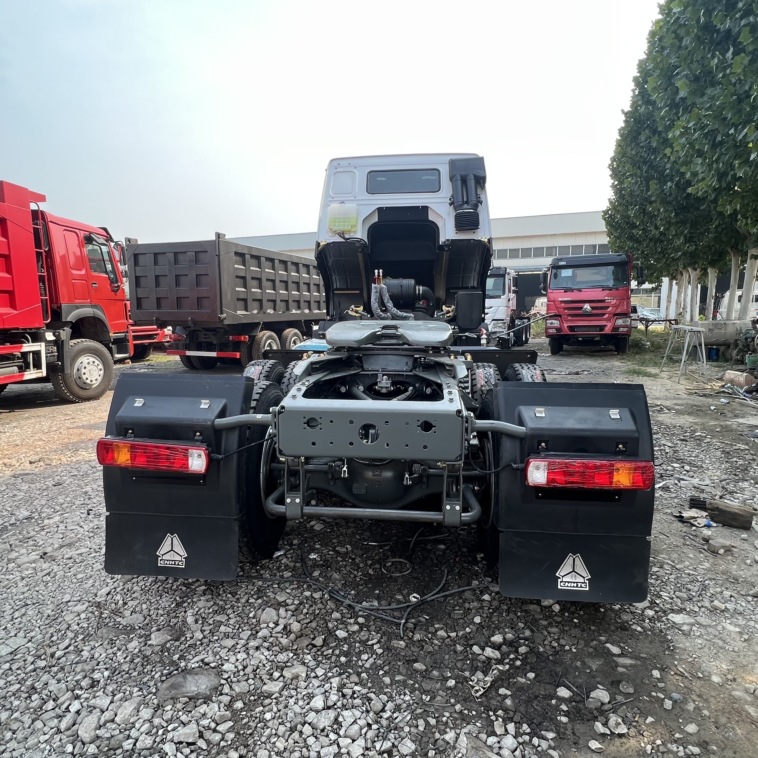 Sinotruk HOWO 371 Tractor - وحدة جر: صورة 2 Sinotruk HOWO 371 Tractor - وحدة جر: صورة 2