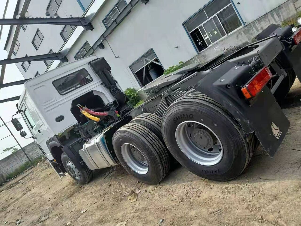 Sinotruk HOWO 371 Tractor - وحدة جر: صورة 4 Sinotruk HOWO 371 Tractor - وحدة جر: صورة 4