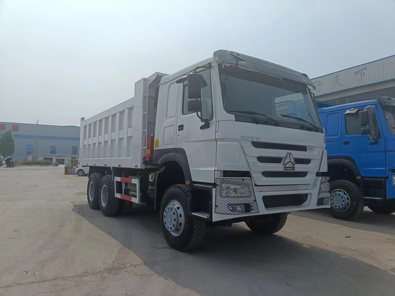 Sinotruk HOWO 375 6*4 dump truck - شاحنة قلابة صغيرة: صورة 1 Sinotruk HOWO 375 6*4 dump truck - شاحنة قلابة صغيرة: صورة 1