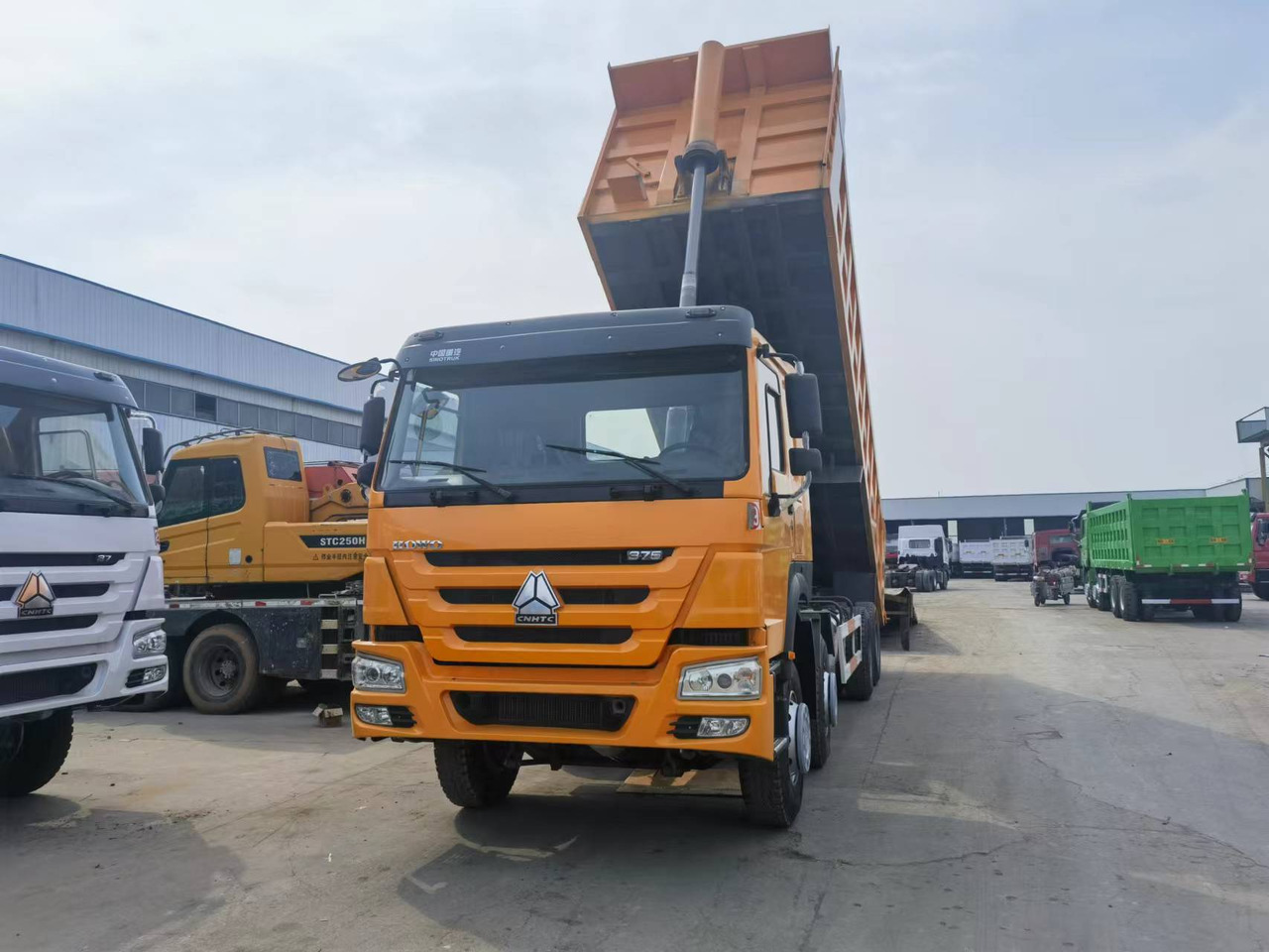 Sinotruk HOWO 375 8*4 Dump truck - شاحنة قلاب: صورة 1 Sinotruk HOWO 375 8*4 Dump truck - شاحنة قلاب: صورة 1