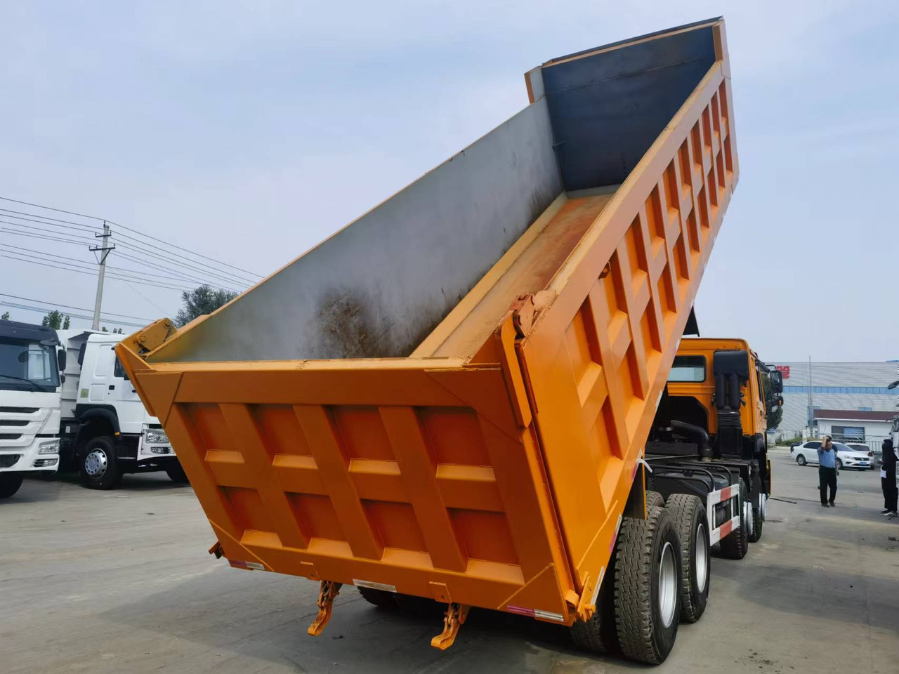 Sinotruk HOWO 375 8*4 Dump truck - شاحنة قلاب: صورة 2 Sinotruk HOWO 375 8*4 Dump truck - شاحنة قلاب: صورة 2