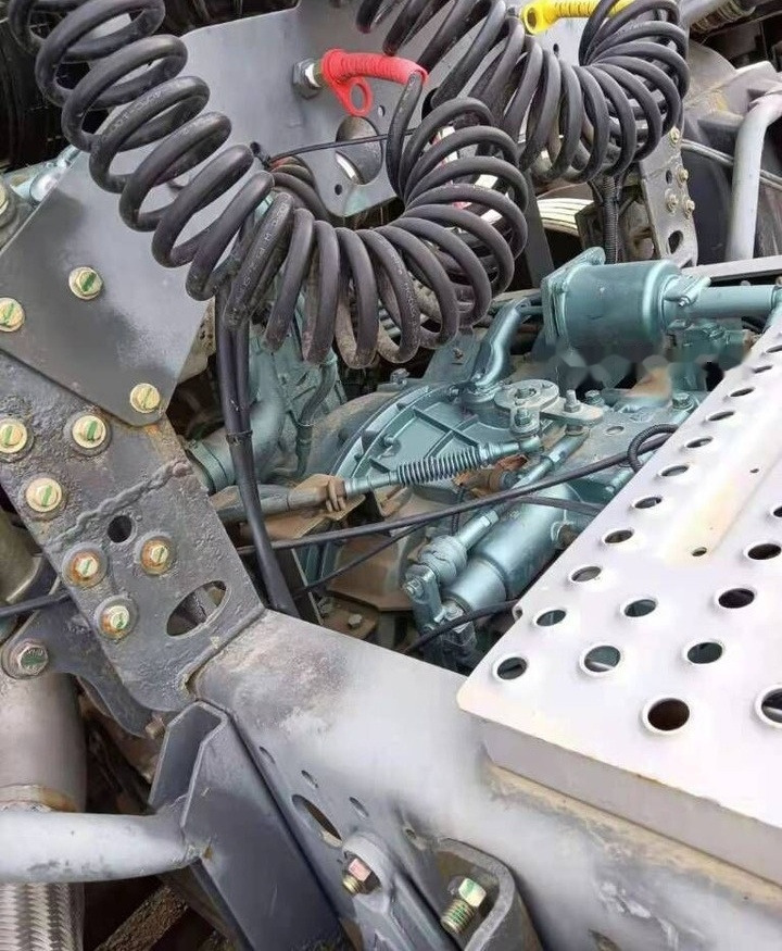 Sinotruk HOWO 420 Tractor - وحدة جر: صورة 3 Sinotruk HOWO 420 Tractor - وحدة جر: صورة 3