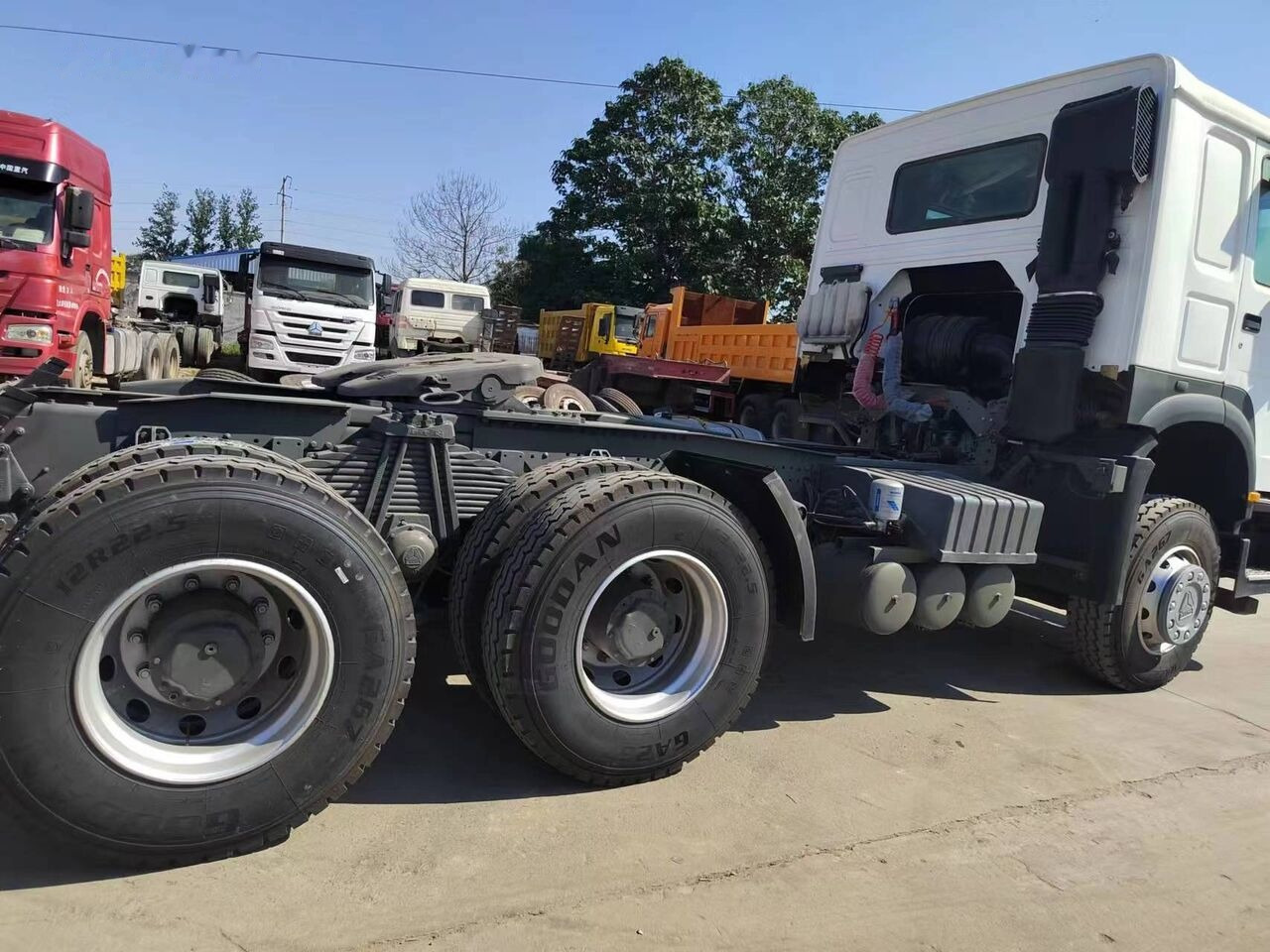 Sinotruk HOWO 420HP Tractor - وحدة جر: صورة 3 Sinotruk HOWO 420HP Tractor - وحدة جر: صورة 3