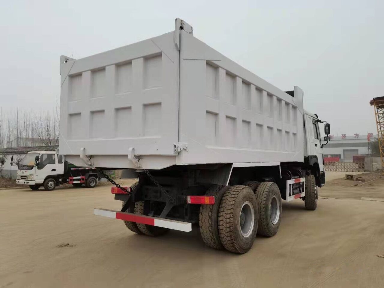 Sinotruk HOWO 6*4 Dump truck - شاحنة قلاب: صورة 2 Sinotruk HOWO 6*4 Dump truck - شاحنة قلاب: صورة 2