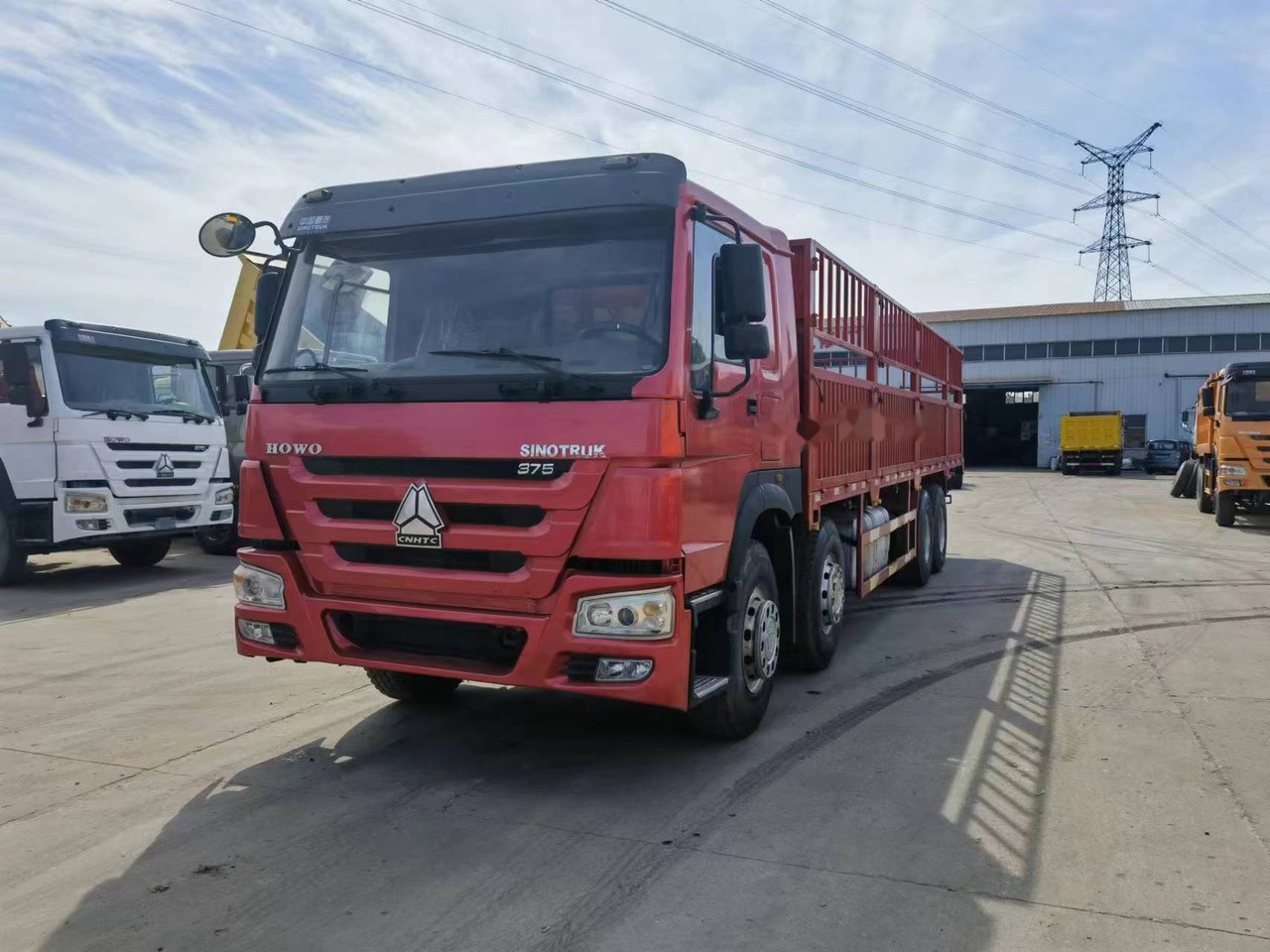 Sinotruk HOWO 8*4 Fence Truck - شاحنة قلابة صغيرة: صورة 2 Sinotruk HOWO 8*4 Fence Truck - شاحنة قلابة صغيرة: صورة 2
