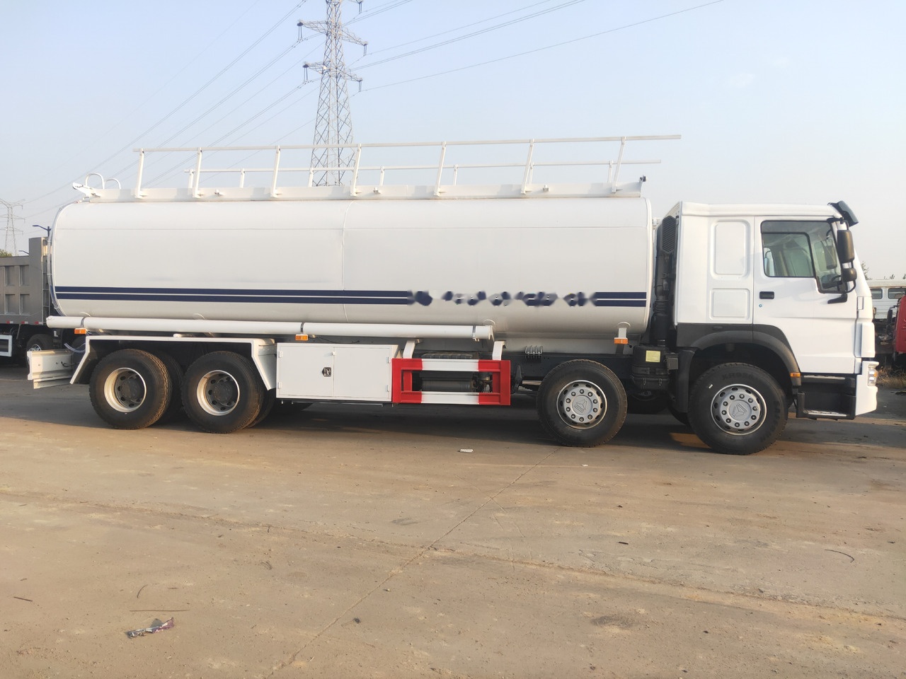 شاحنة صهريج Sinotruk HOWO 8*4 Tank truck: صورة 10