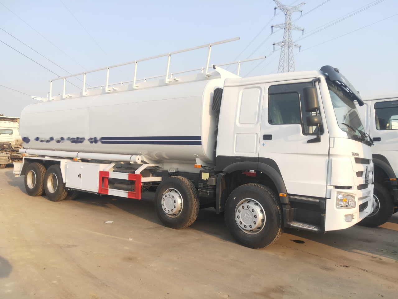 شاحنة صهريج Sinotruk HOWO 8*4 Tank truck: صورة 9