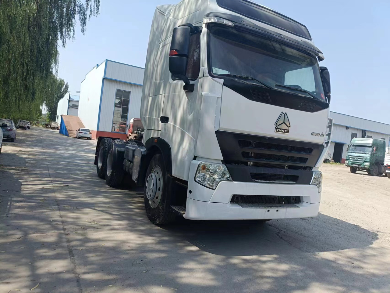 Sinotruk HOWO A7 tractor - شاحنة قلابة صغيرة: صورة 4 Sinotruk HOWO A7 tractor - شاحنة قلابة صغيرة: صورة 4