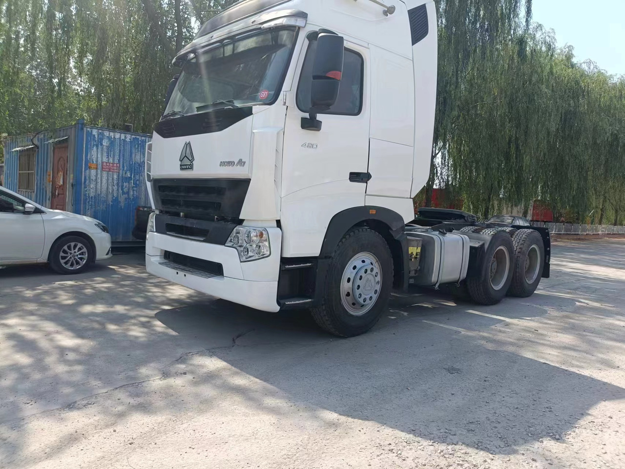 Sinotruk HOWO A7 tractor - شاحنة قلابة صغيرة: صورة 2 Sinotruk HOWO A7 tractor - شاحنة قلابة صغيرة: صورة 2