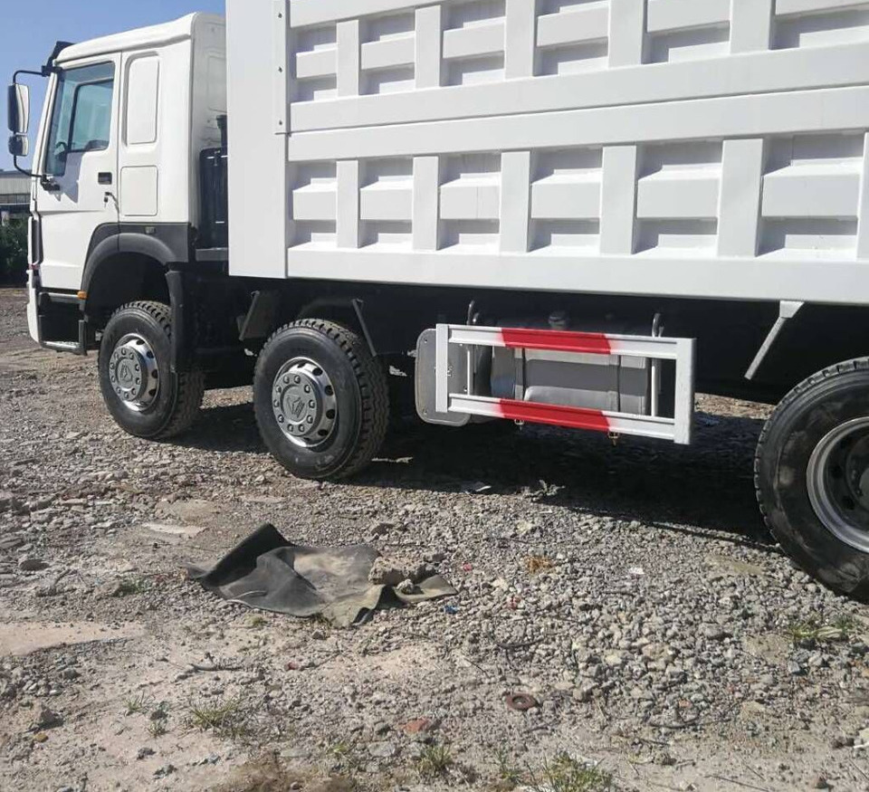 Sinotruk Howo - شاحنة قلاب: صورة 4 Sinotruk Howo - شاحنة قلاب: صورة 4